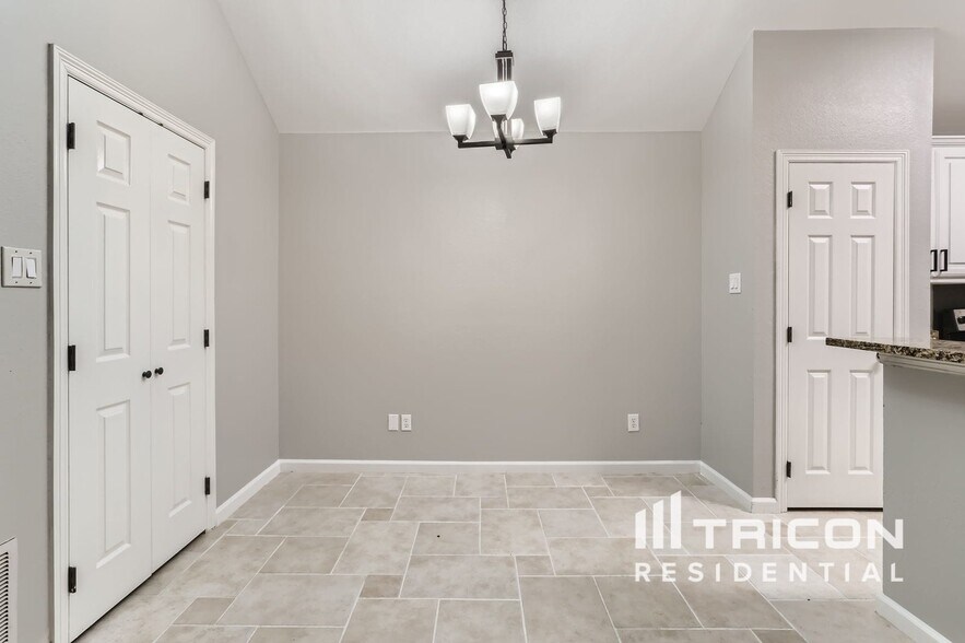 Building Photo - 1705 Alpine Dr