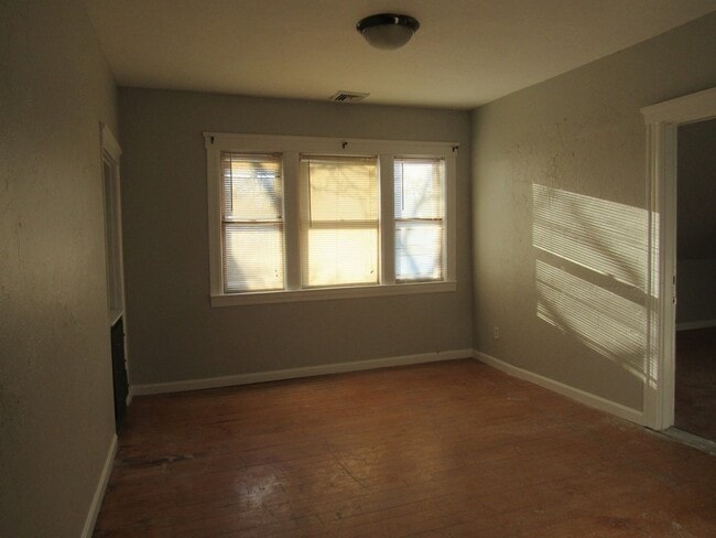 Building Photo - 98 Brookline St