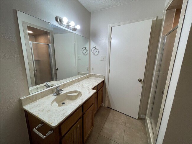 Building Photo - 6601-6603 Laura Ann Court
