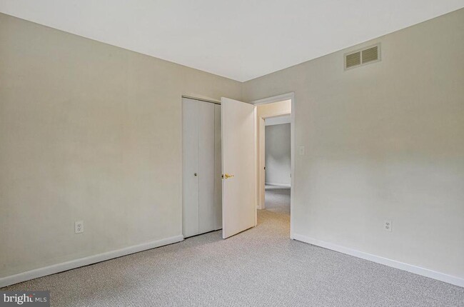 Building Photo - 607 Ridge Dr