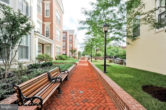 Building Photo - 910 Powhatan St