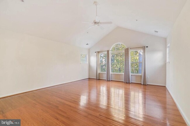 Building Photo - 15303 Glastonbury Way