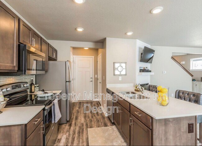 Building Photo - 763 NE Macey Way