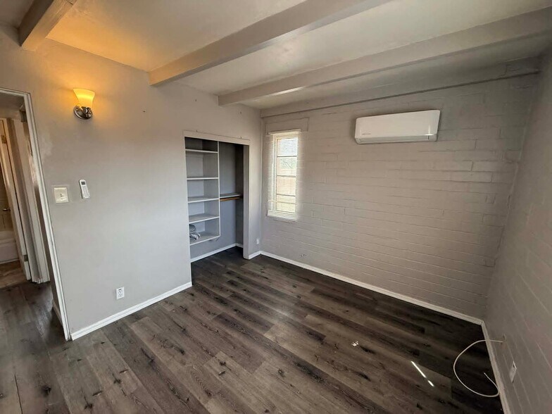 Building Photo - 827 N Columbus Blvd