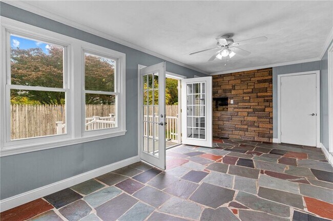 Building Photo - 10 Cooke Pl