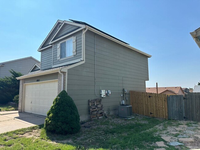 Building Photo - 3 Bed 3 Bath House with Solar for Rent Nea...