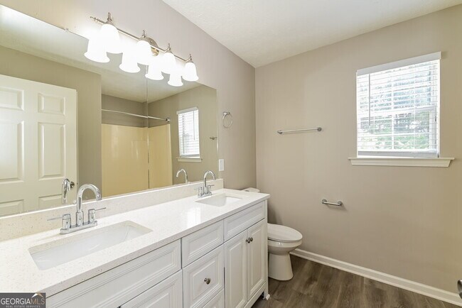 Building Photo - 1825 Courtyard Ln