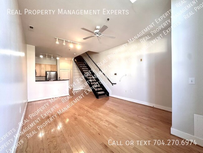 Building Photo - Stunning 1BR/1BA Condo in South End Charlo...