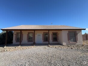 Building Photo - Beautiful 3 Bedroom 2 Bathroom House in He...