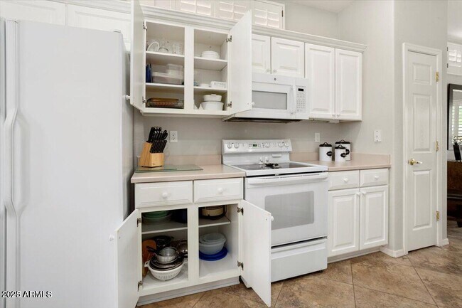 Building Photo - 16232 W Tapatio Dr