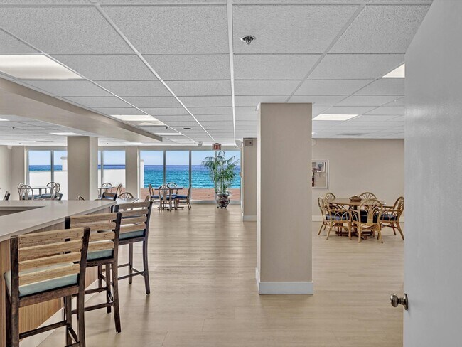 Building Photo - 4505 S Ocean Blvd