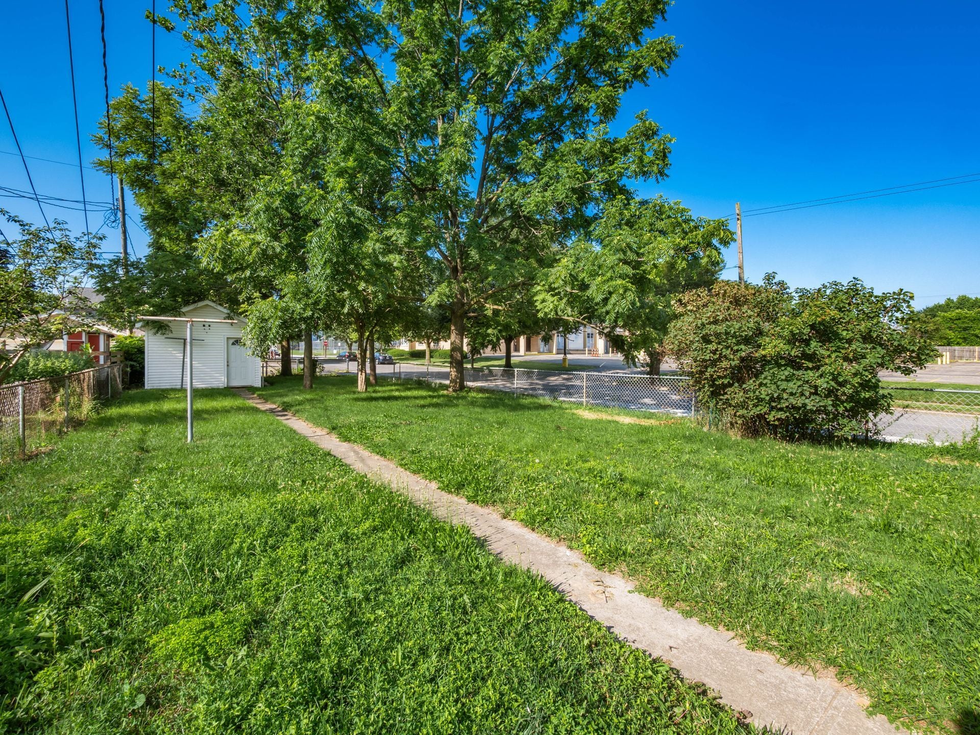 Building Photo - 211 E Jenkins Ave