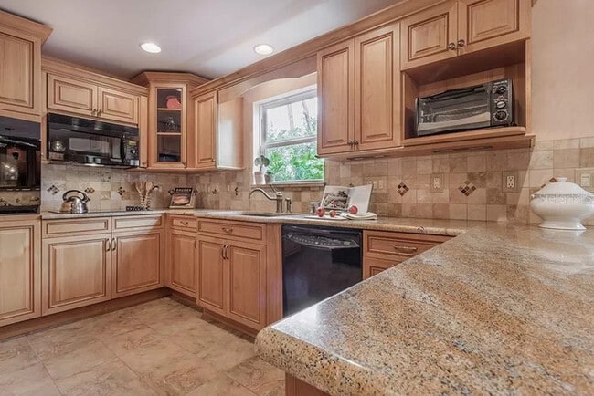 Building Photo - BEAUTIFUL Fully Fenced in Home For Rent in...
