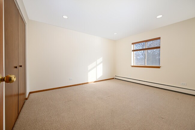 Building Photo - 809 S Dwyer Ave