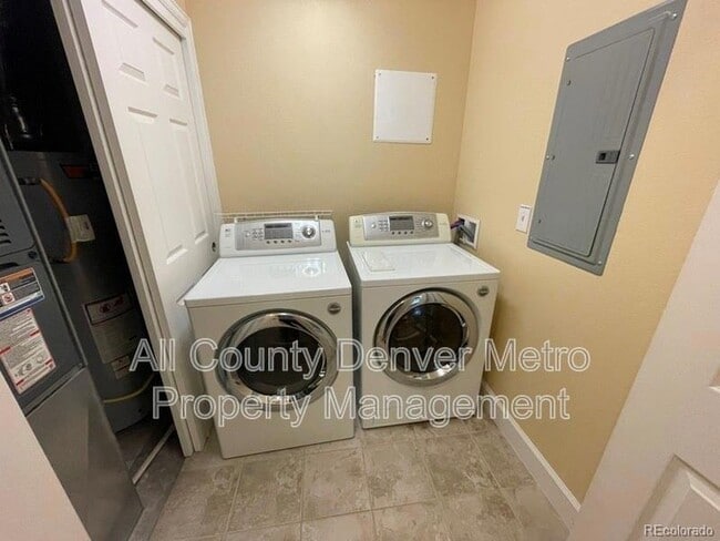 Building Photo - 5014 Everett St