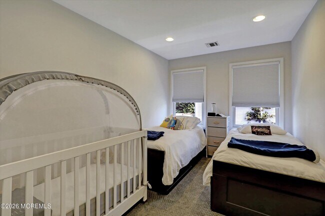 Building Photo - 265 Norgrove Ave