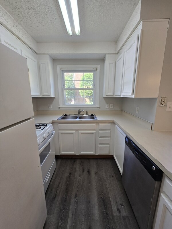 Building Photo - 4812 Blue Bird Ct