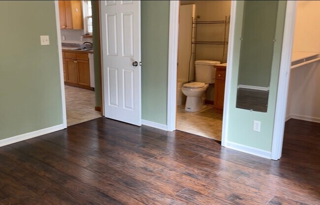 Building Photo - 847 Locust St