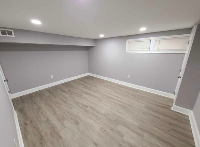 Building Photo - 3 Bedroom Townhouse located in Frankford-Baltimore city