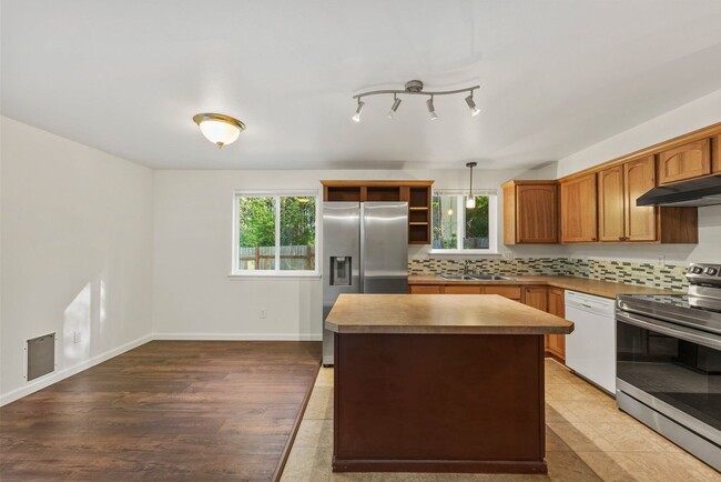 Building Photo - Clearwood Community Home in Yelm For Rent!...