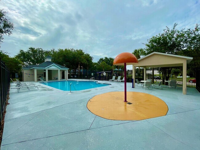 Building Photo - Modern 4-Bed, 2-Bath Solar-Powered Home Near UCF