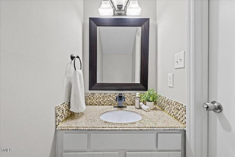 Building Photo - 18 Willow Bridge Dr