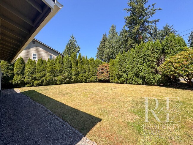 Building Photo - 8240 NE Seawind Ave
