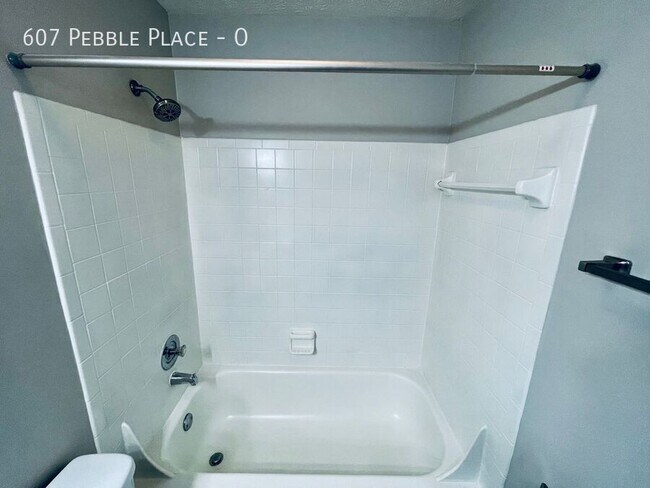 Building Photo - 607 Pebble Pl Dr