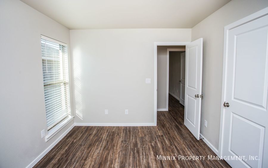 Building Photo - 2008 Kenwood Ave