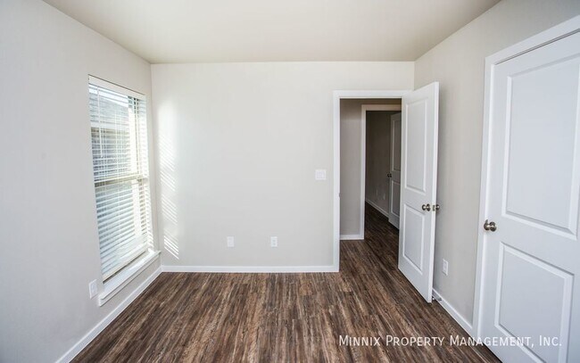 Building Photo - 2113 N. Ave. L-