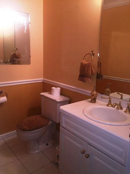 Powder room - 137 Salem Rd