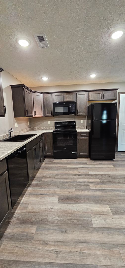 Building Photo - 2-bedroom, 1 bathroom apartment with 2 car attached garage