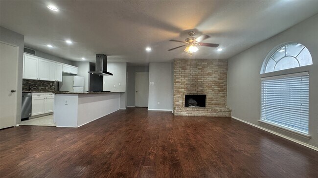 Building Photo - 4406 Kinloch Dr