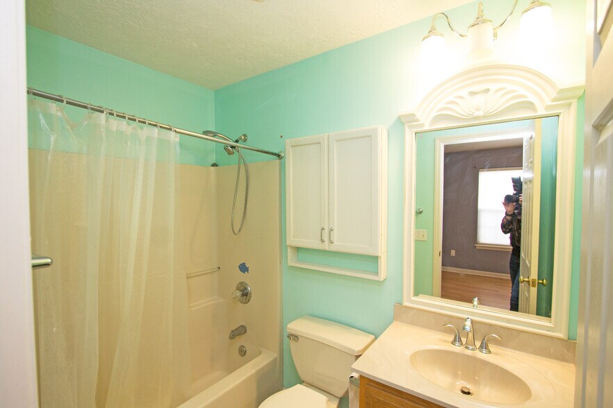 Primary Photo - 2321 Winterset Dr