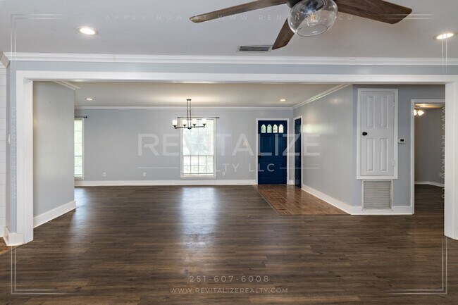 Building Photo - Spacious Brick Home in West Mobile!