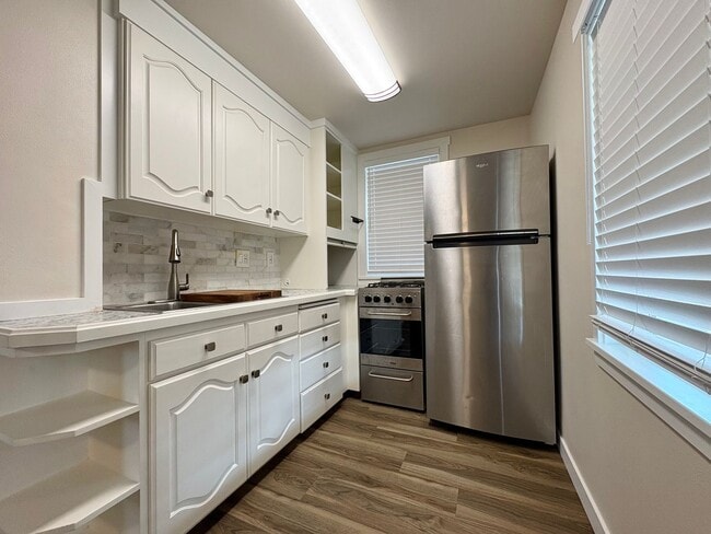 Building Photo - 330-332 S 1080 E