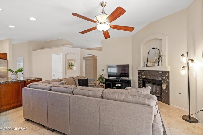 Building Photo - 4906 N Sabino Gulch Ct
