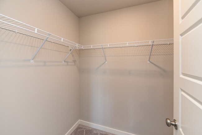 Building Photo - **2022-BUILT TOWNHOME WITH FABULOUS COMMUN...