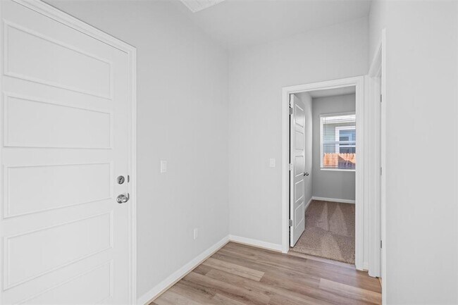 Building Photo - 453 Gaida Loop