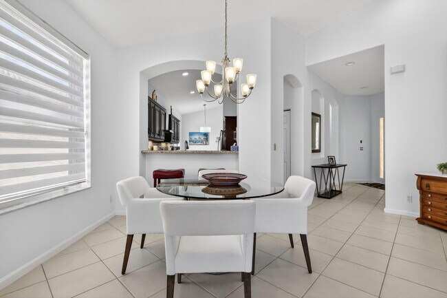 Building Photo - 7116 Cataluna Cir