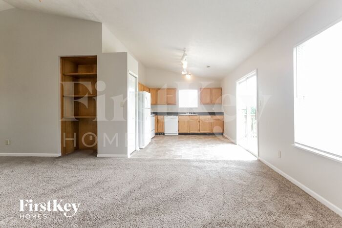 Building Photo - 2215 Rolling Oak Dr