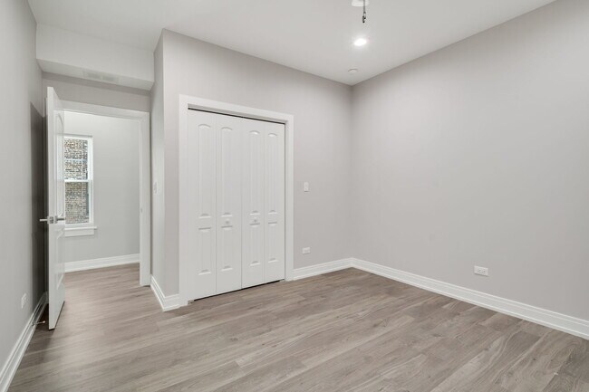 Building Photo - 6418 S Champlain Ave
