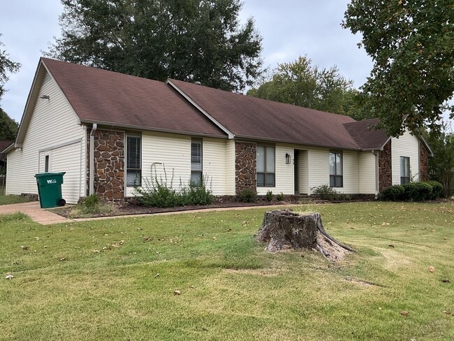 Building Photo - 316 W University Pky
