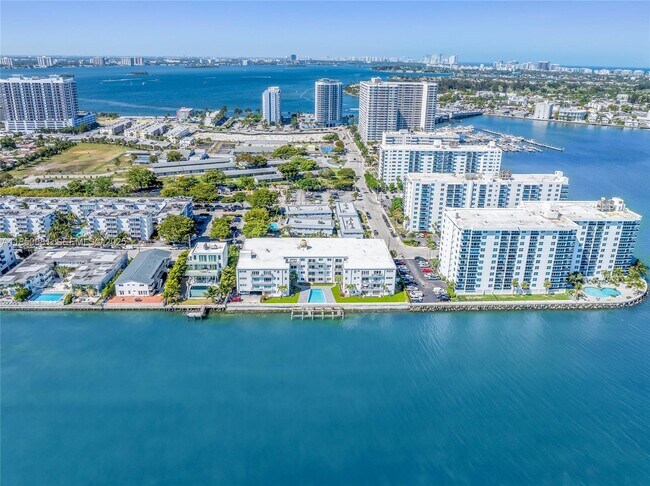 Building Photo - 1880 S Treasure Dr