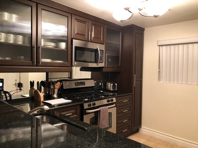 Building Photo - Meridian Fully Furnished 2 Bd | 2 Ba Luxury Condo .