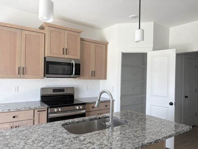 Building Photo - 120 Willa Mae Ln