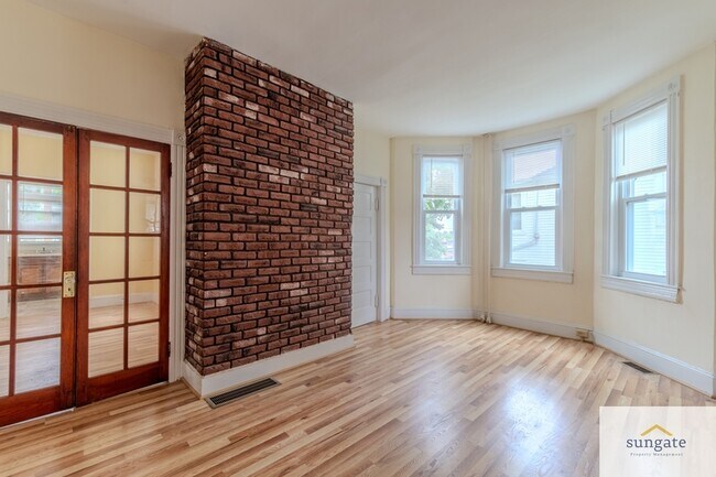 Building Photo - 2900 E Strathmore Ave