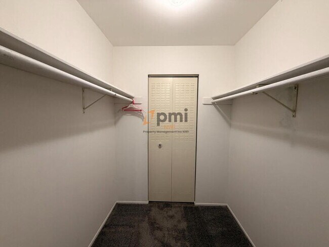 Building Photo - 354 E 60th Dr