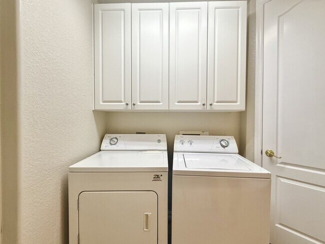 Building Photo - 6081 Jonathans Bay Cir