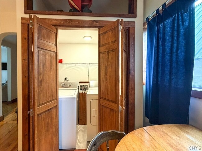 Building Photo - 1015 White Pl